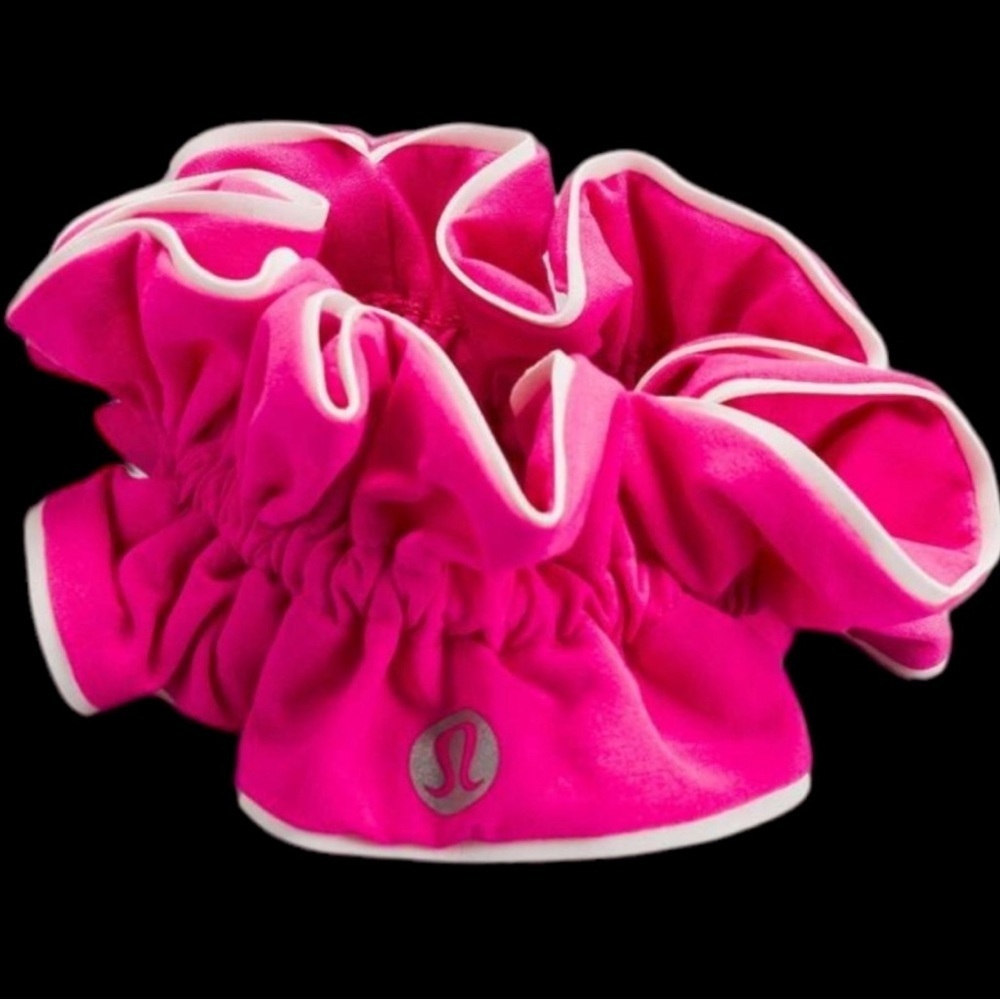 Lululemon Light Locks Scrunchie in Sonic Pink
New with Tags RARE No longer sold